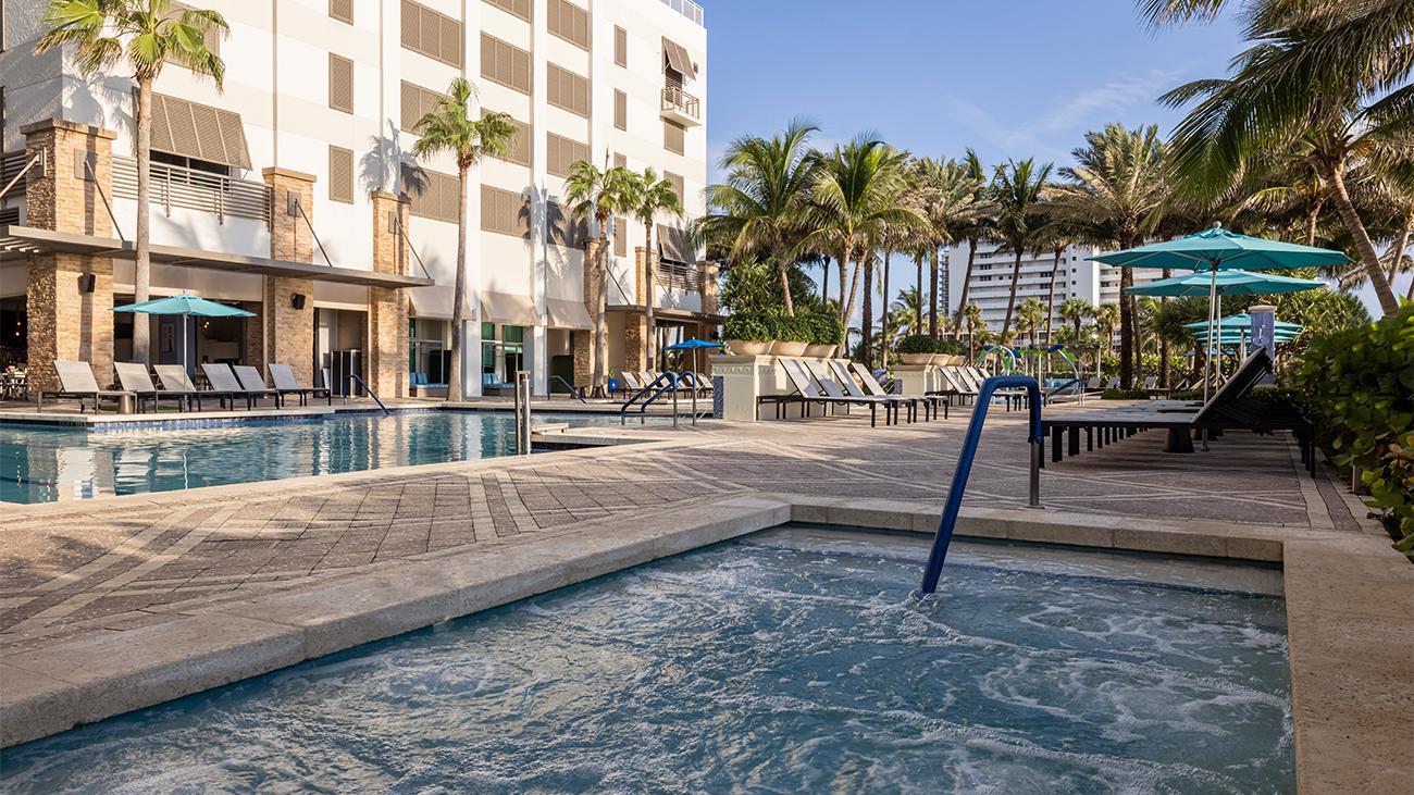 Outdoor Pool & Whirlpool Spa